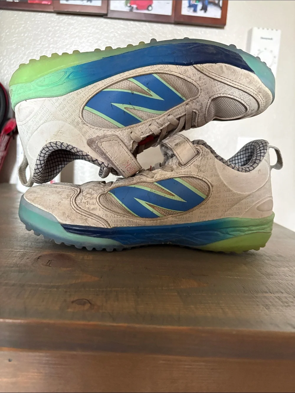 New Balance Kids' baseball turf Blue Gradient shoes no box great condition